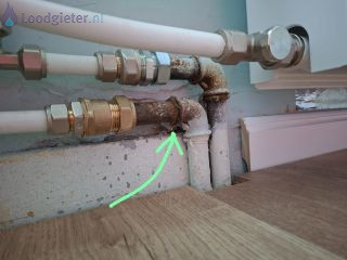 Loodgieter Radiator aansluiten Lekkage repareren en radiator aansluiten