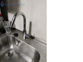 Loodgieter Waterslag Trillende wastafelkraan