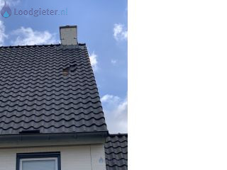 Loodgieter Stormschade dakpannen Vervangen losgewaaide dakpannen.