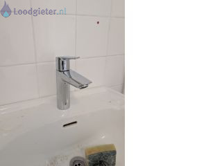 Loodgieter Gouda install faucet