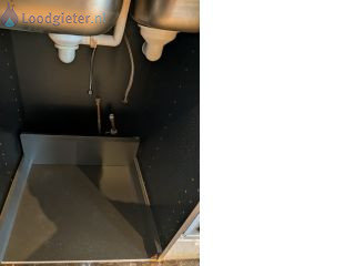 Loodgieter Keuken Aanleggen afvoer en dubbel wasmachinekraantje aansluiten
