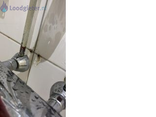 Loodgieter Douche douche knop komt van de muur af
